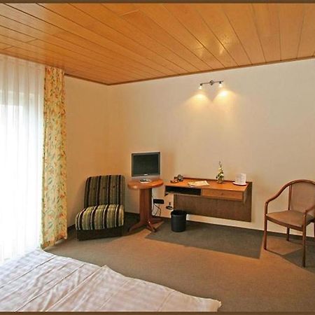 Hotel Zur Krone Ronneburg (Hessen) Exterior foto